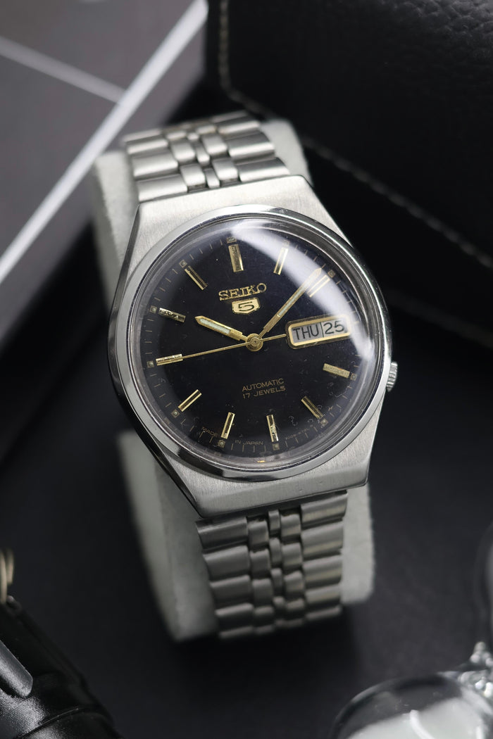 (Super Rare) 1979 Seiko 5 Black Dial - Automatic Vintage Watch (Pre Owned) - SE800