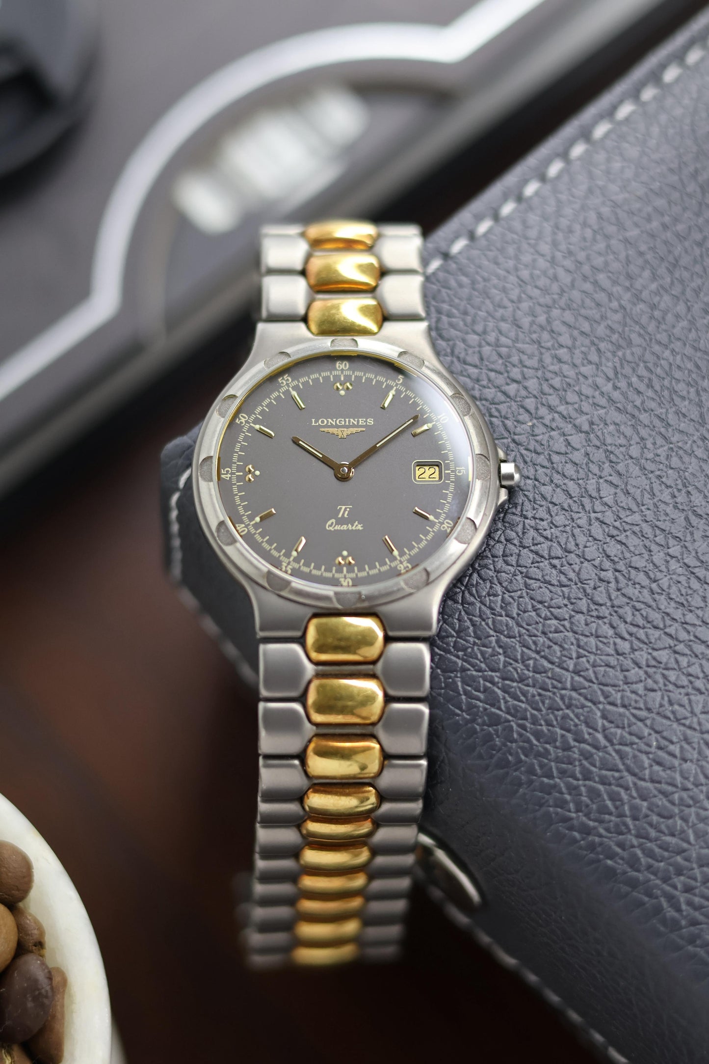 (Extremely Rare) LONGINES Conquest TITANIUM Dual Tone Grey Dial - Swiss Vintage Watch (Pre Owned) - A247