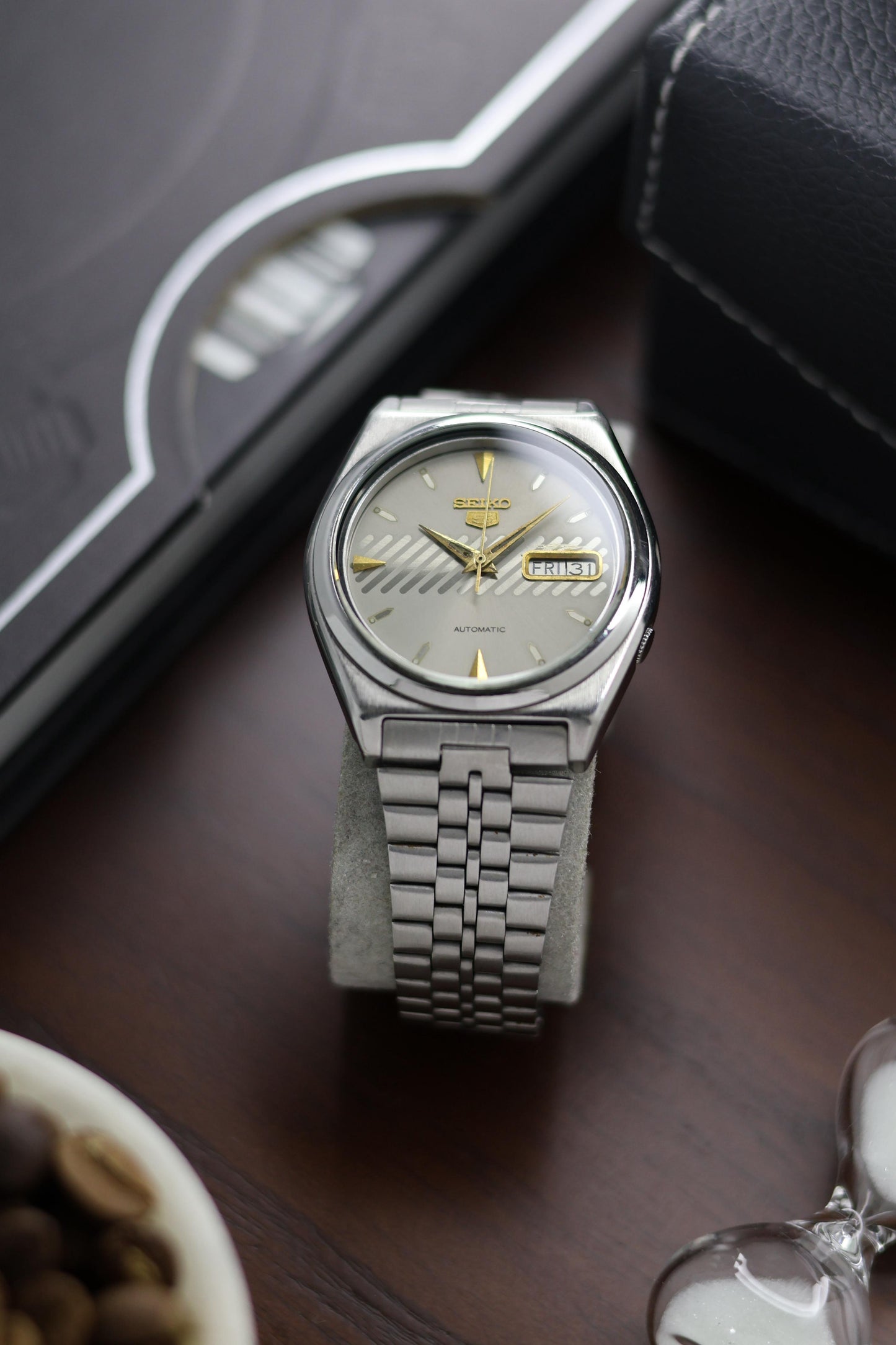 (Super Rare) 1982 Seiko 5 Grey Motif Dial - Automatic Vintage Watch (Pre Owned) - SE461