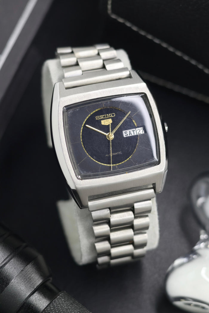 (Super Rare) 1982 Seiko 5 Navy Blue TV Dial - Automatic Vintage Watch (Pre Owned) - SE765