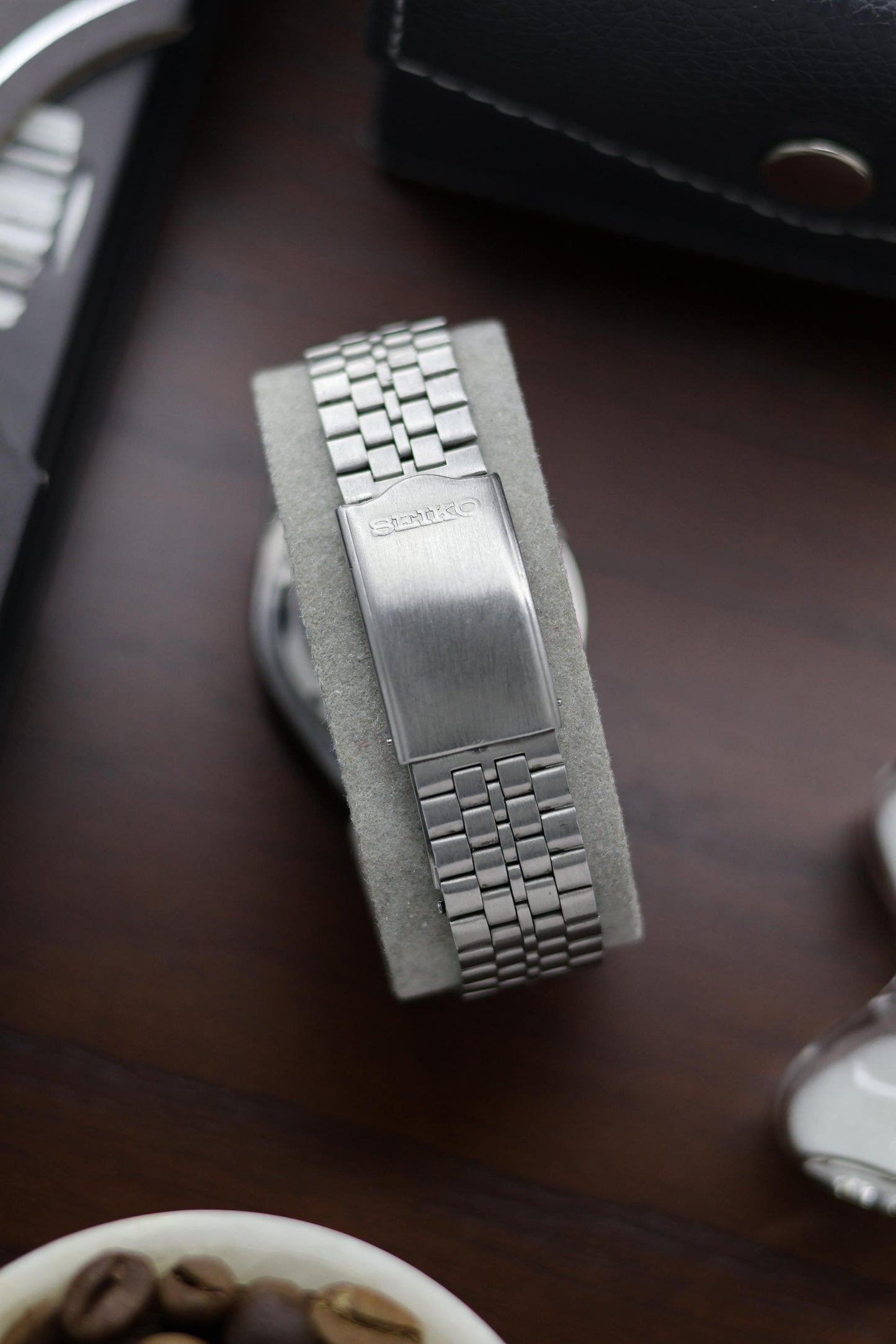 (Super Rare) 1982 Seiko 5 Grey Motif Dial - Automatic Vintage Watch (Pre Owned) - SE461