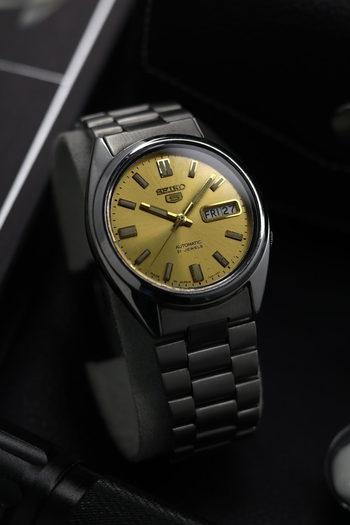 (Super Rare) Seiko 5 SNXS81 Gold Sunray Dial with Glass Back - Automatic Vintage Watch (Pre Owned) - SE860