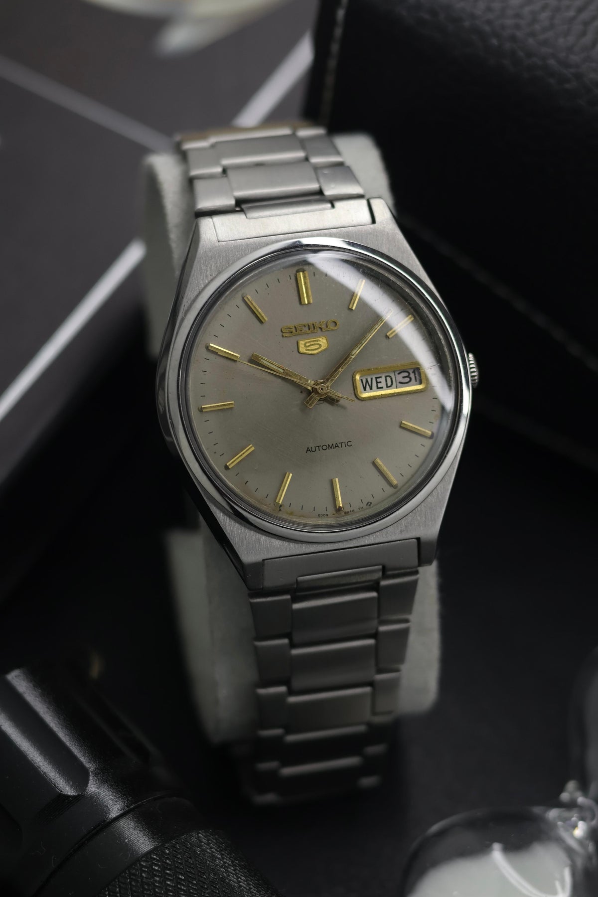 (Super Rare) 1985 Seiko 5 Grey Dial - Automatic Vintage Watch (Pre Owned) - SE810