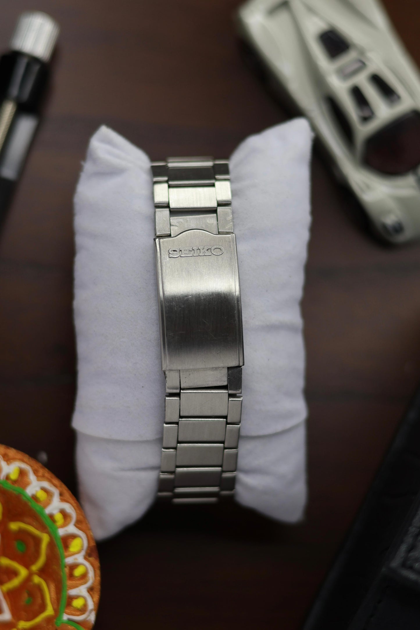 (Super Rare) 1982 Seiko 5 Silver TV Dial with Gold Accents (Pre Owned)