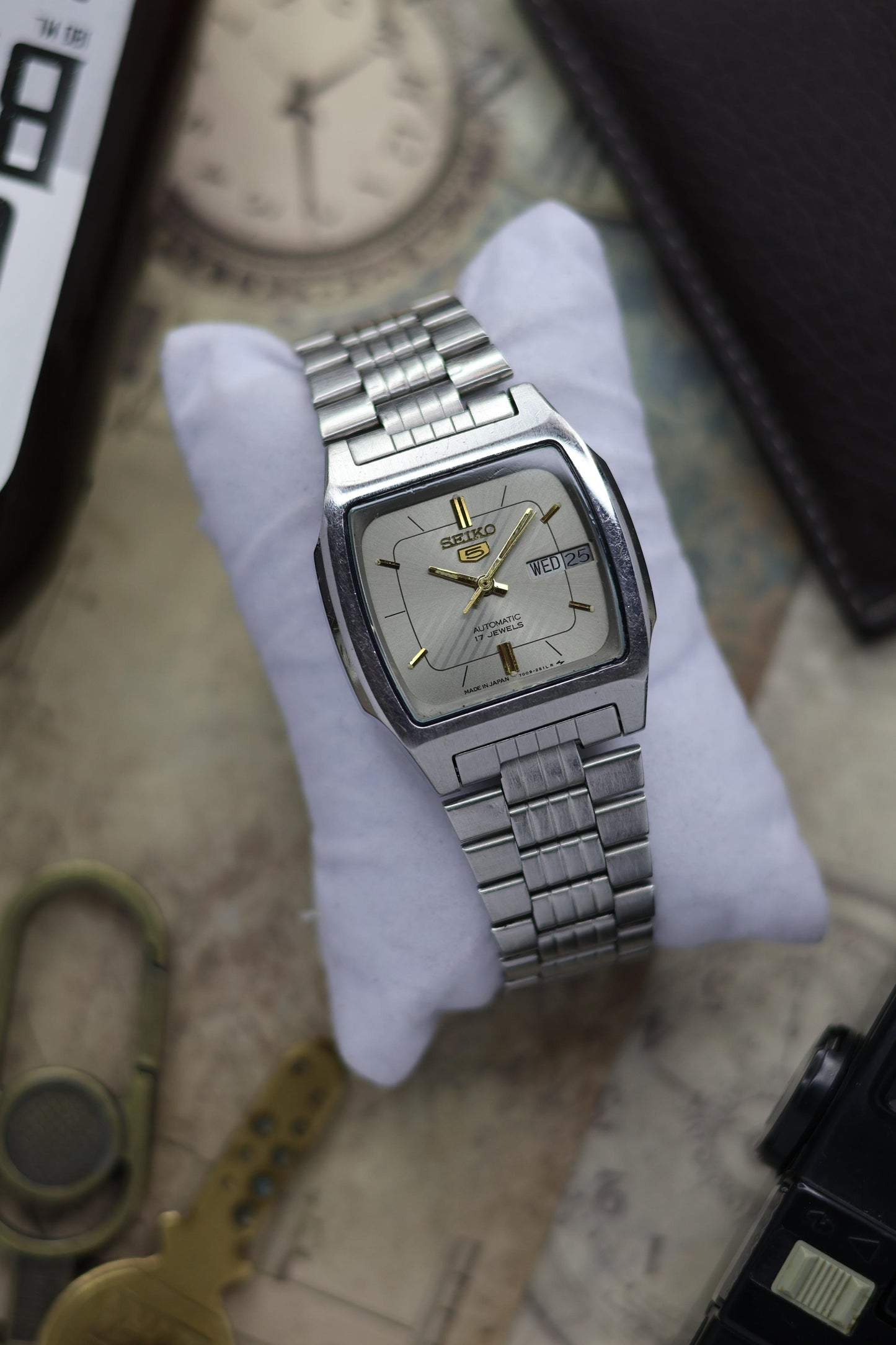 (Super Rare) 1982 Seiko 5 Light Grey TV Dial (Pre Owned)