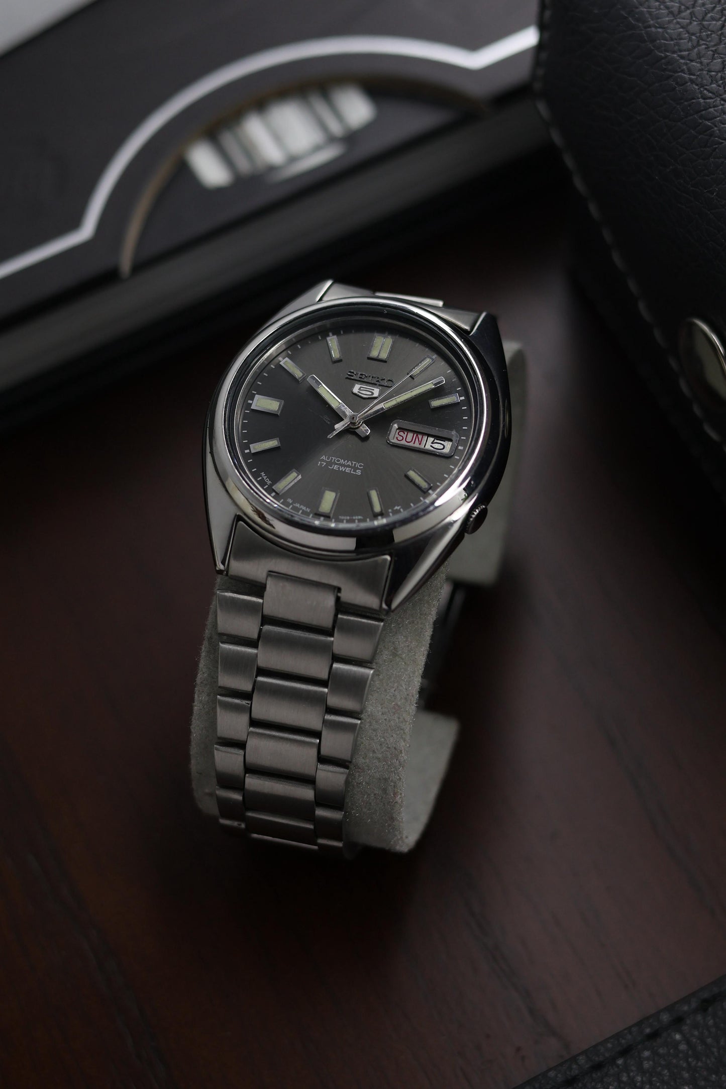 (Super Rare) 1984 Seiko 5 Dark Gray Sunray Dial - Automatic Vintage Watch (Pre Owned) - A256