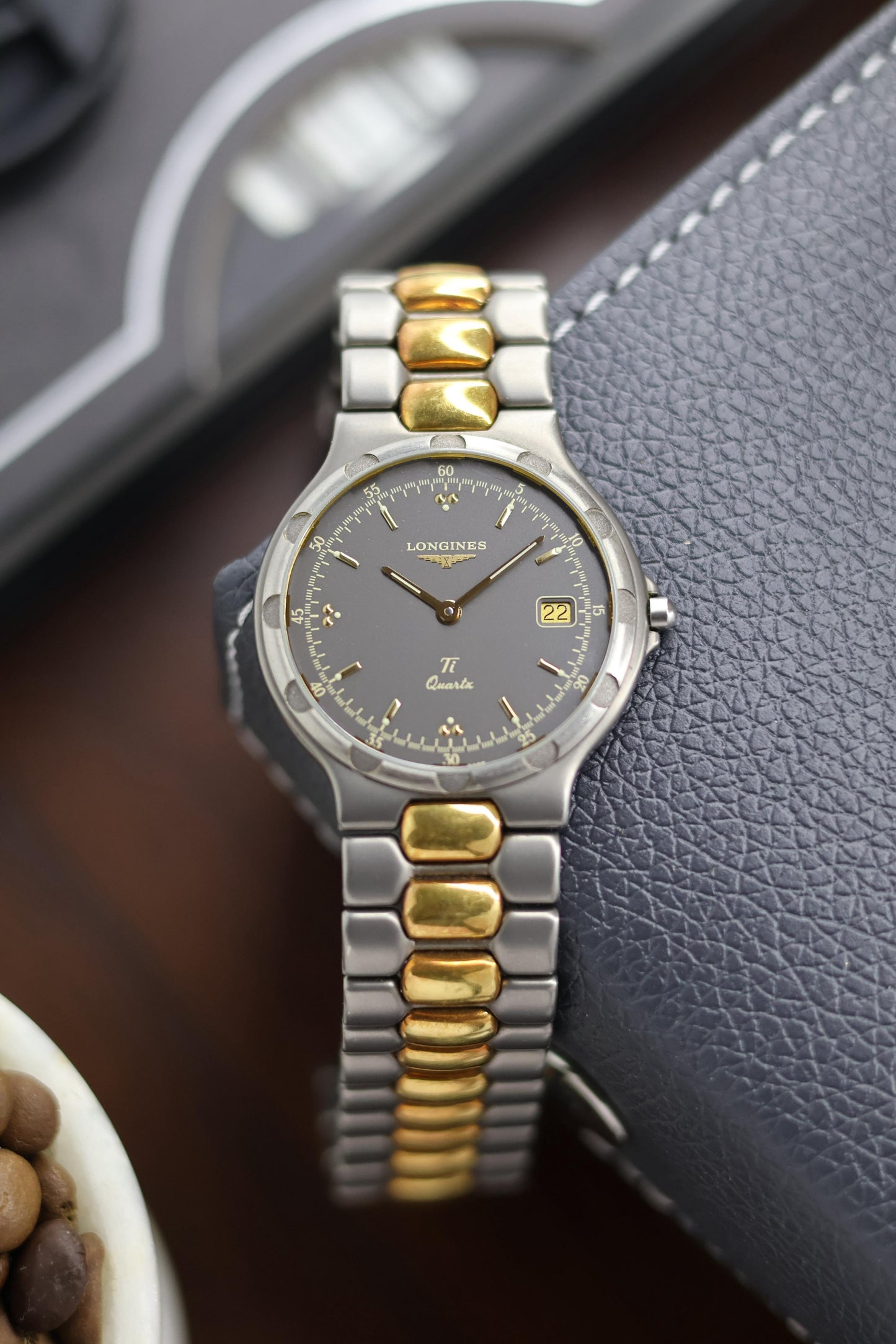(Extremely Rare) LONGINES Conquest TITANIUM Dual Tone Grey Dial - Swiss Vintage Watch (Pre Owned) - A247