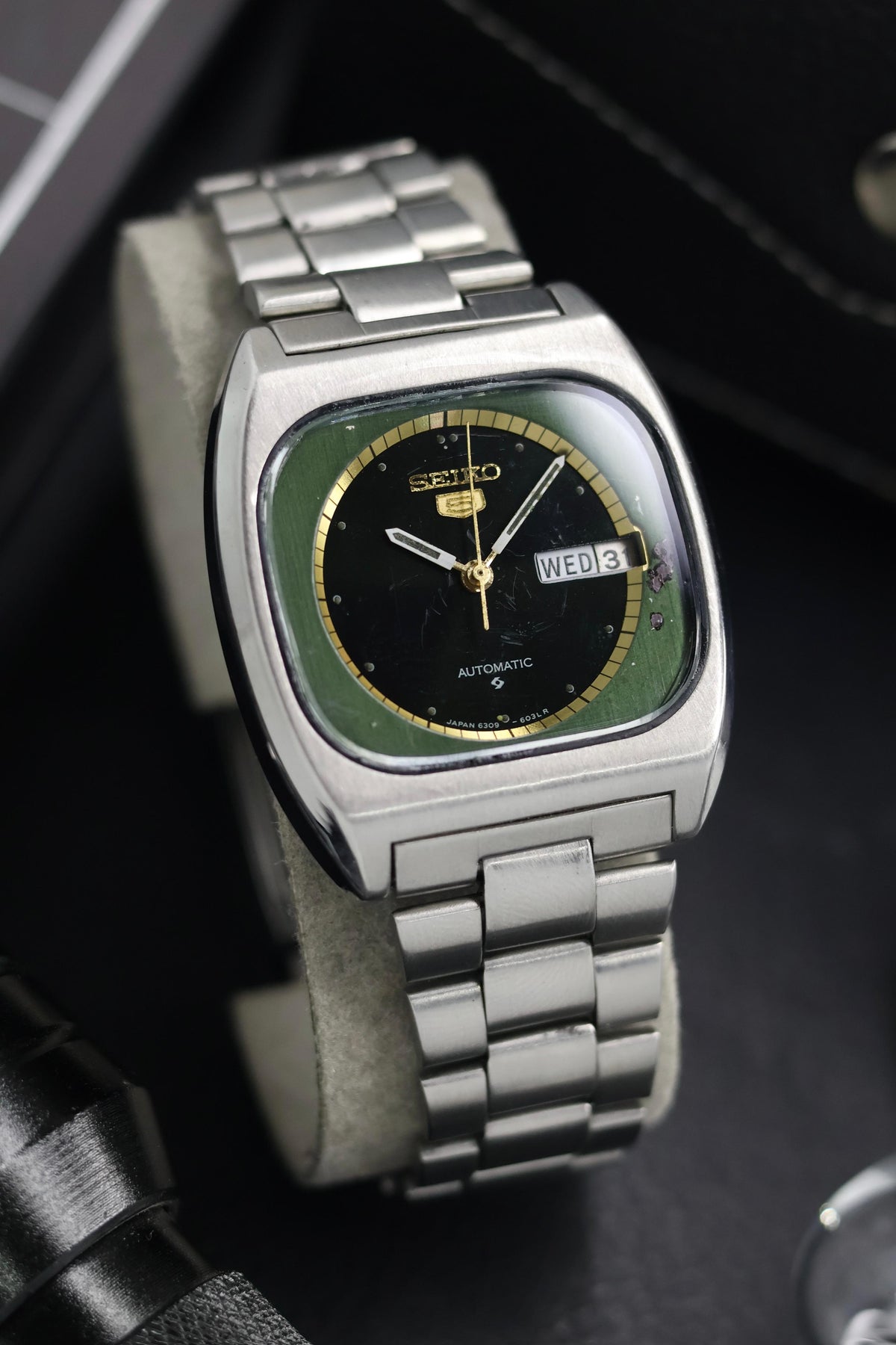 (Super Rare) 1981 Seiko 5 Black/Green TV Dial - Automatic Vintage Watch (Pre Owned) - SE723
