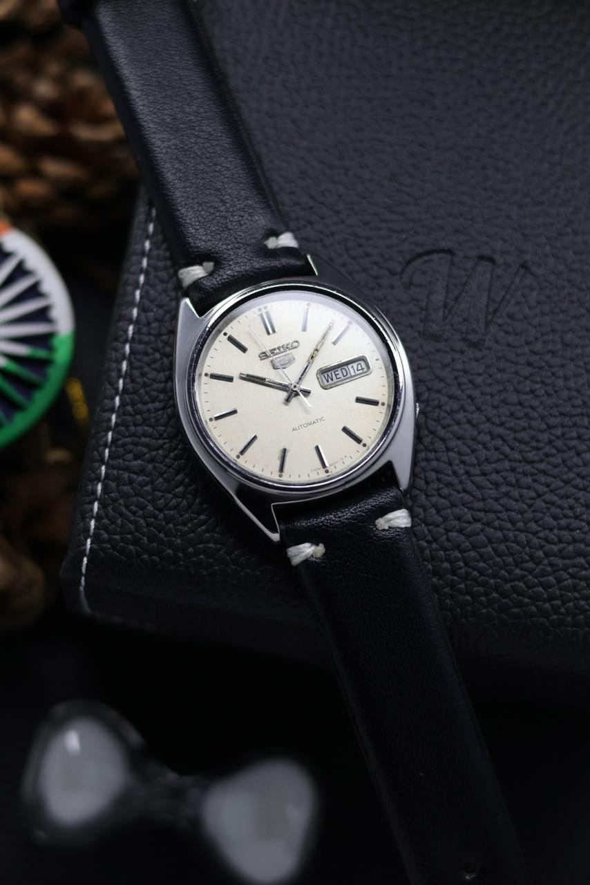 1982 Seiko 5 White Dial - Automatic Vintage Watch (Pre Owned) - SE578