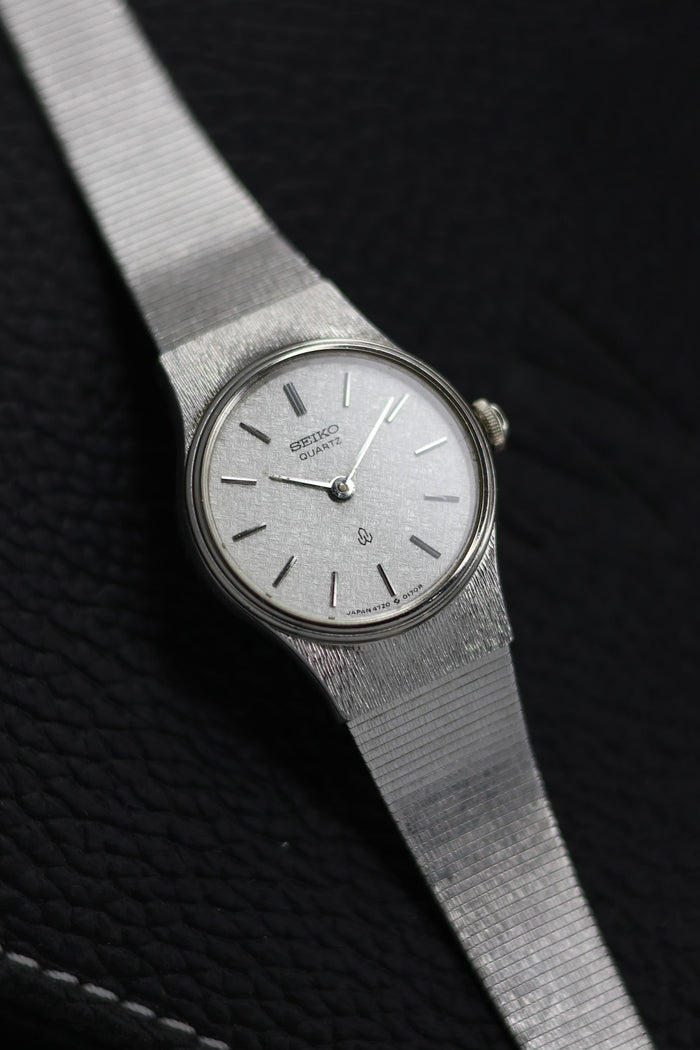 (JDM - Extremely Rare) 1987 Seiko Ladies White Snowflake Dial - Quartz Vintage Watch (Pre Owned) - SE632