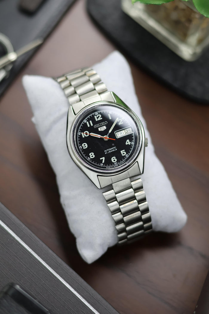 1975 Seiko 5 Field Black Dial - Automatic Vintage Watch (Pre Owned)