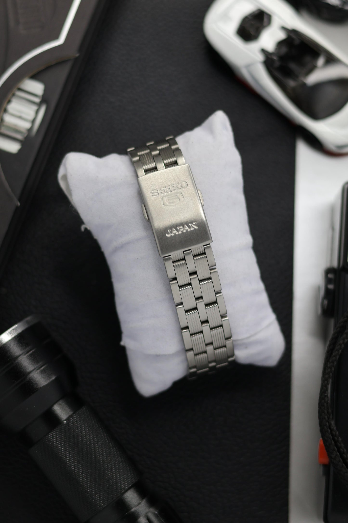 Seiko 5 Black Field Dial with Glass Back (Pre Owned)