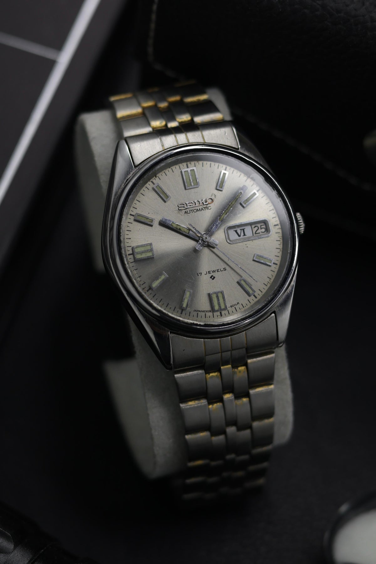 (Super Rare) 1982 Seiko Automatic Silver Sunray Dial - Automatic Vintage Watch (Pre Owned) - SE819