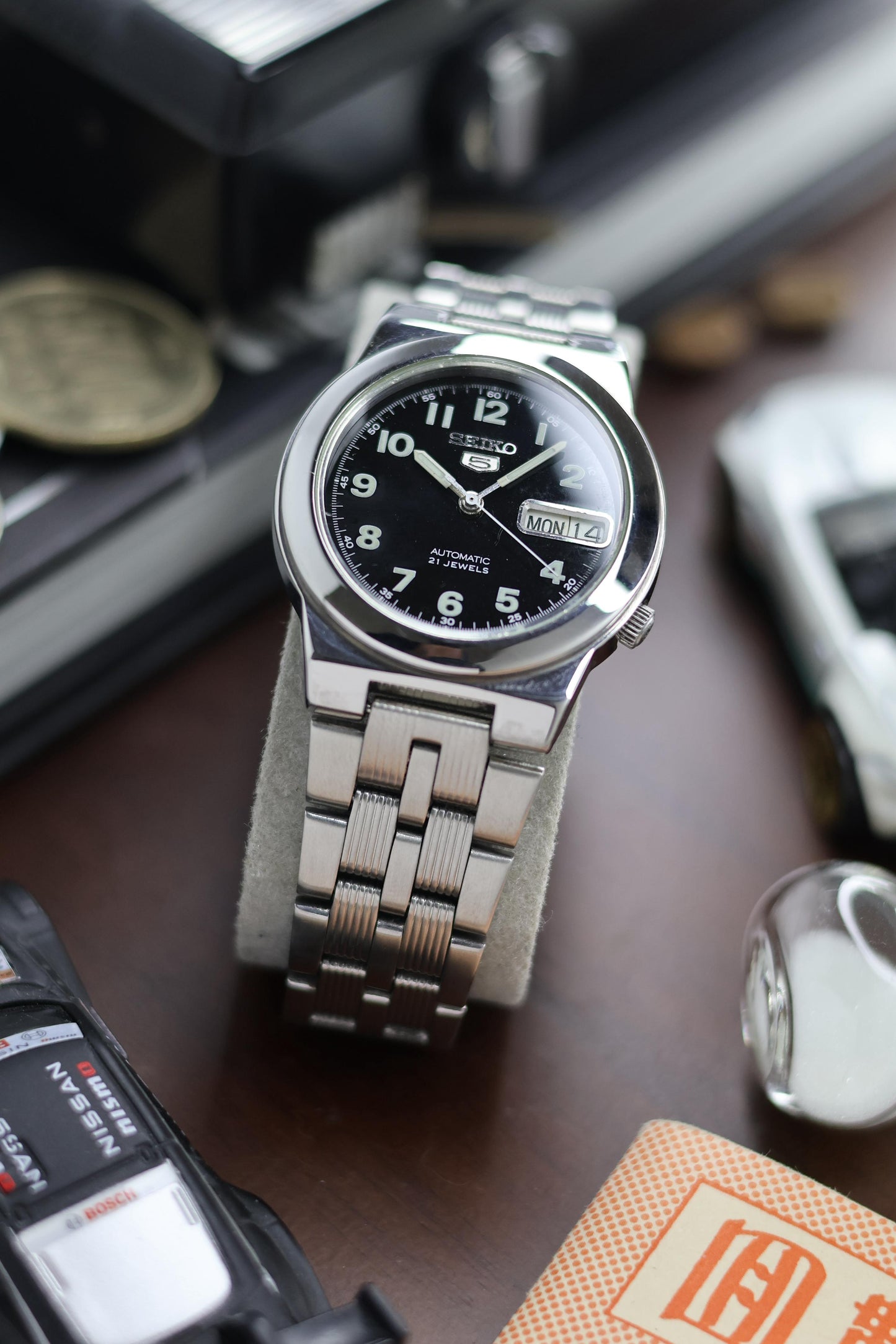 Seiko 5 Black Field Dial with Glass Back - Automatic Vintage Watch (Pre Owned) - SE521