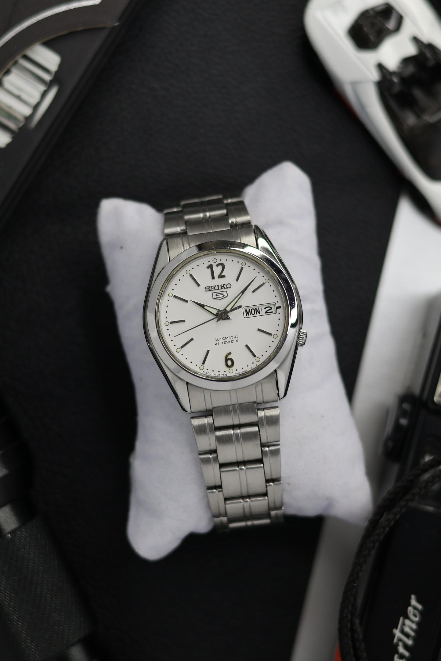 Seiko 5 White ‘Explorer’ Dial with Glass Back (Pre Owned)