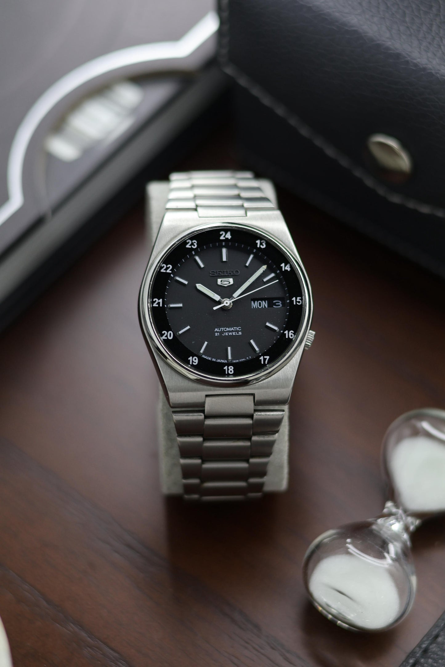 Seiko 5 Black Railway Time Dial with Glass Back - Automatic Vintage Watch (Pre Owned) - A251