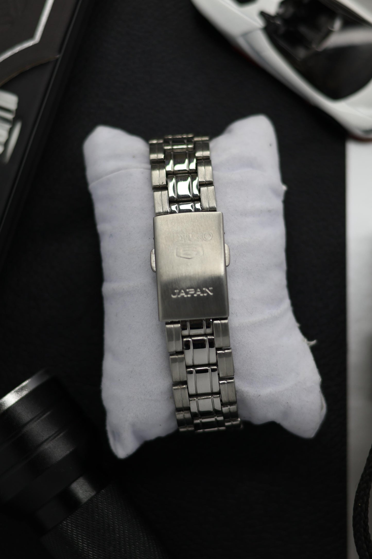 Seiko 5 Silver Motif Dial with Glass Back (Pre Owned)