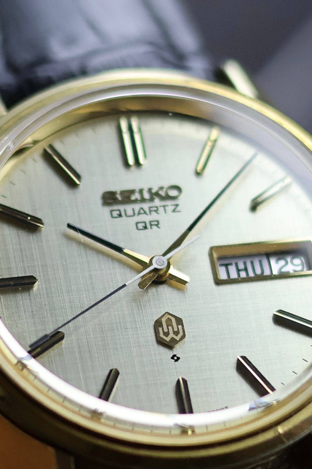 (JDM - Extremely Rare) 1983 Seiko QR Linen Dial with Gold Plated Case - Quartz Vintage Watch (Pre Owned) - A230