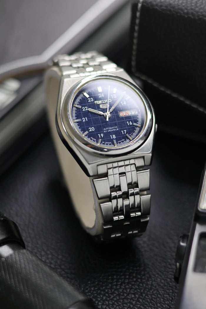 (Super Rare) Seiko 5 Blue Sunray Graph Dial with Glass Back - Automatic Vintage Watch (Pre Owned) - SE643