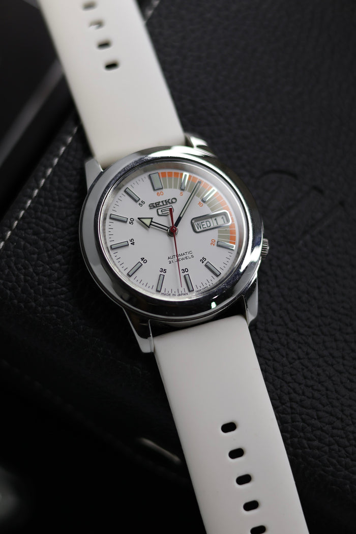 (Super Rare) Seiko 5 White Dial with Glass Back - Automatic Vintage Watch (Pre Owned) - SE561