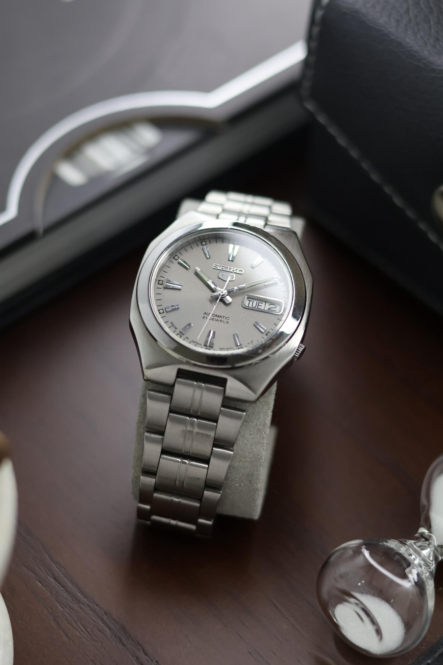 (Super Rare) Seiko 5 Grey Dial with Glass Back - Automatic Vintage Watch (Pre Owned) - A264