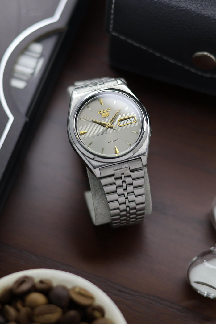 (Super Rare) 1982 Seiko 5 Grey Motif Dial - Automatic Vintage Watch (Pre Owned) - A461
