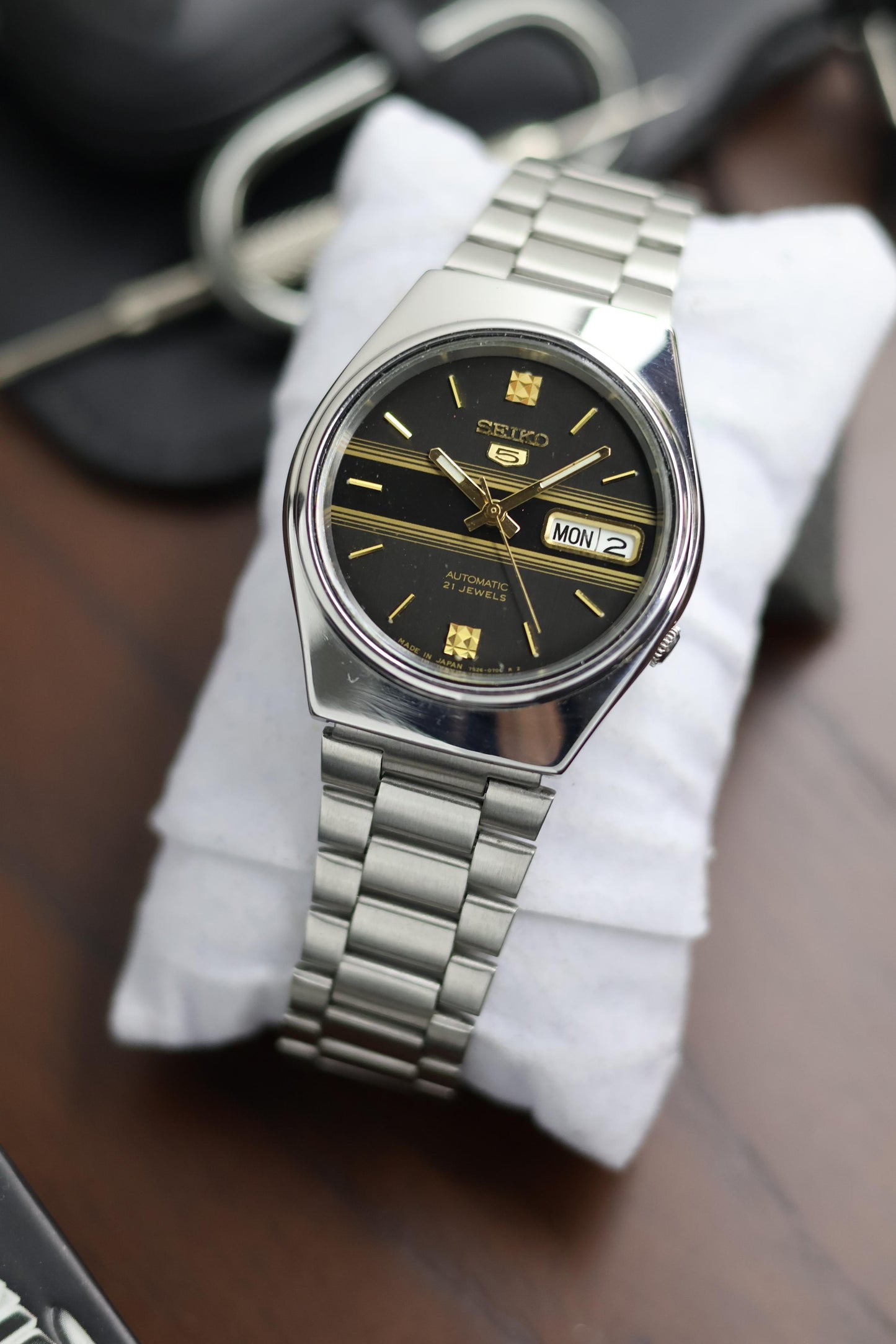 Seiko 5 Black Motif Dial with Glass Back - Automatic Watch (Pre Owned)