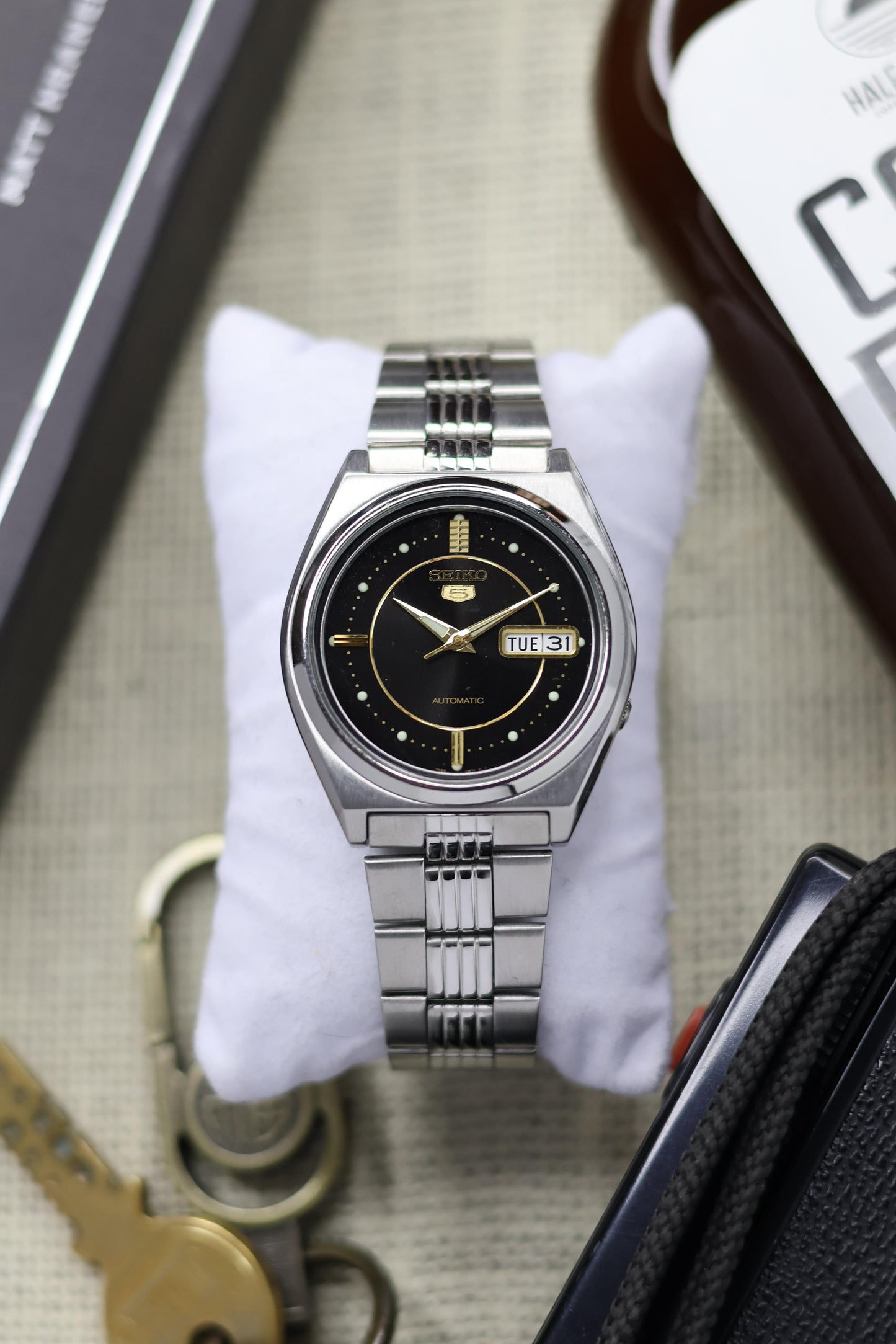 Seiko 5 Black Dial with Glass Back (Pre Owned)