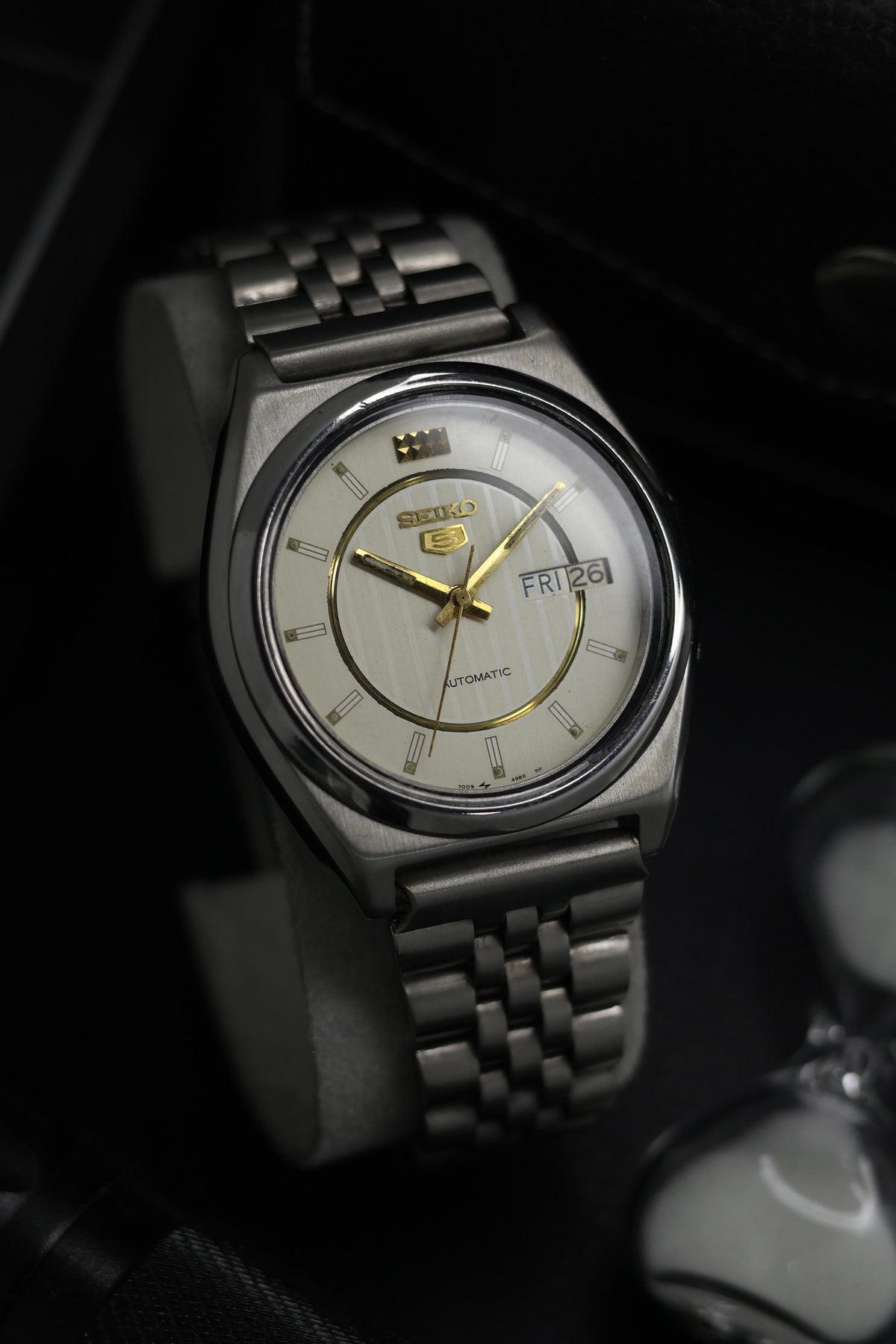 (Super Rare) 1980 Seiko 5 White Motif Dial - Automatic Vintage Watch (Pre Owned) - SE851