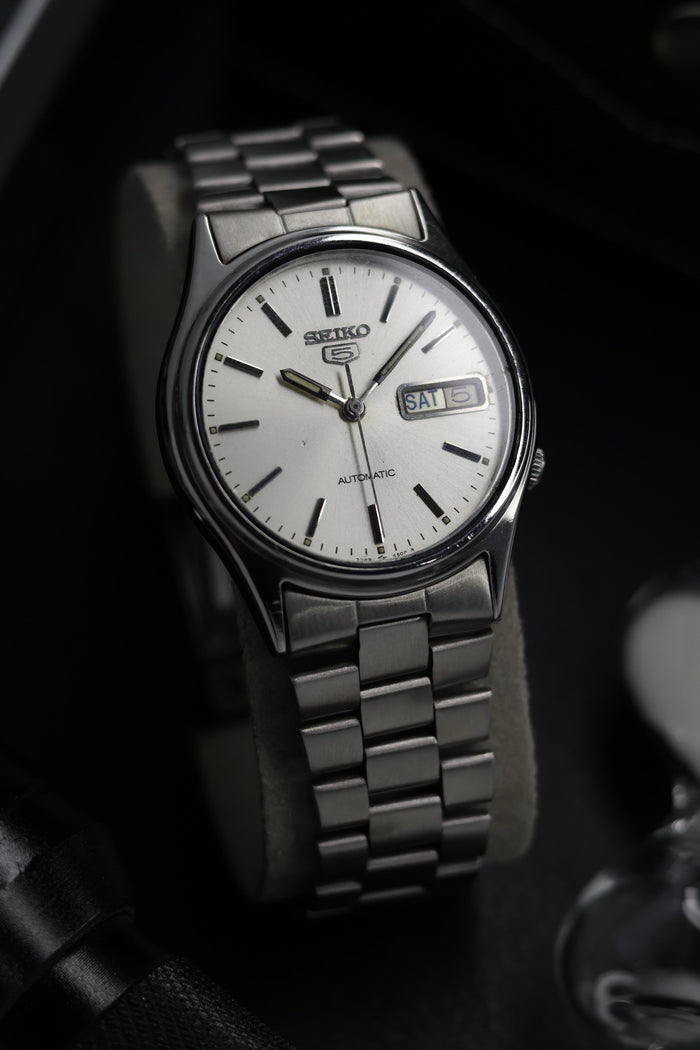 (Super Rare) 1983 Seiko 5 Silver Sunray Dial - Automatic Vintage Watch (Pre Owned) - SE512