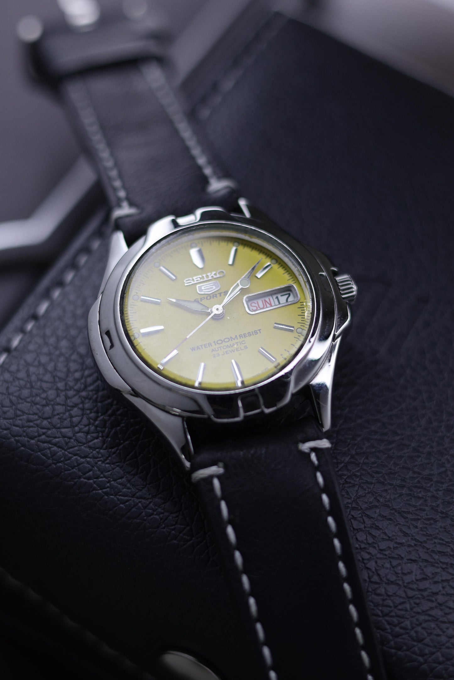 (Super Rare) Seiko 5 Sports Diver 100M Yellow Motif Dial with Glass Back - Automatic Vintage Watch (Pre Owned) - A388