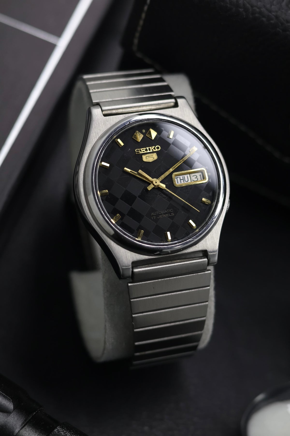 (Super Rare) 1981 Seiko 5 Chequered Black Dial - Automatic Vintage Watch (Pre Owned) - SE858