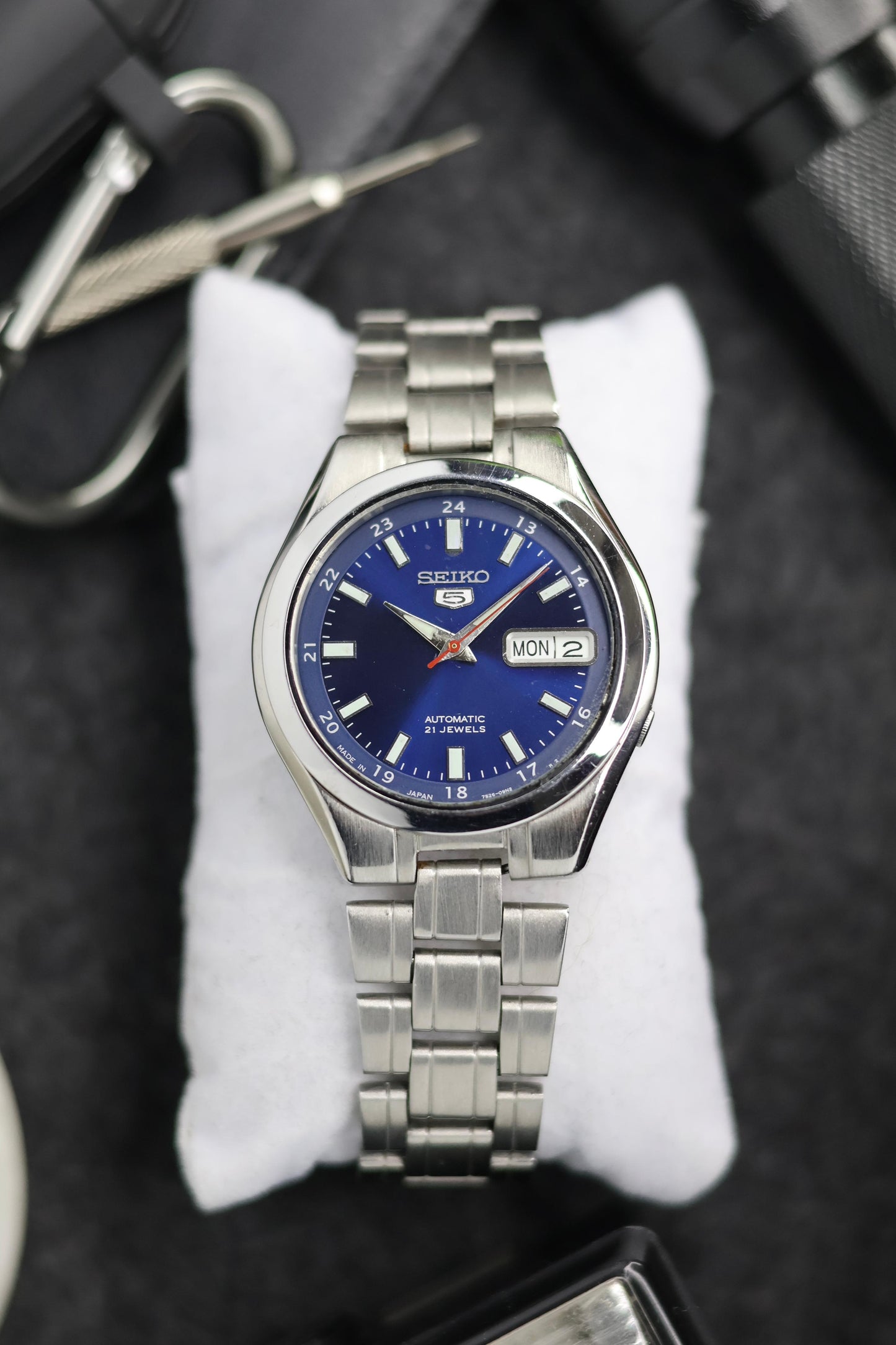 Seiko 5 Railway time Blue Dial with Glass Back - Automatic Vintage Watch (Pre Owned)