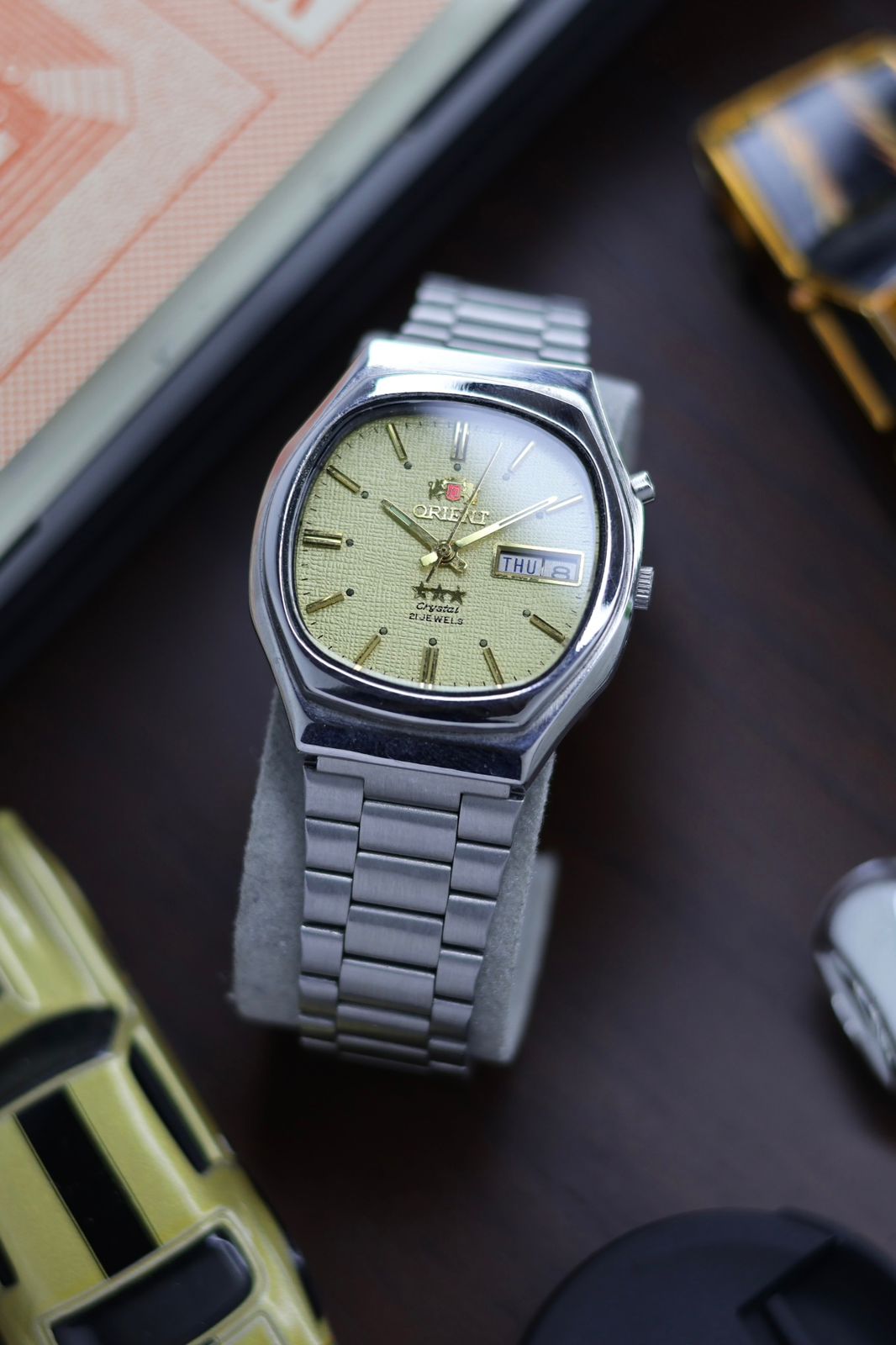 (Super Rare) Orient Tri-Star Crystal Champagne Micro Snakeskin Pattern TV Dial - Automatic Vintage Watch (Pre Owned) - SE487