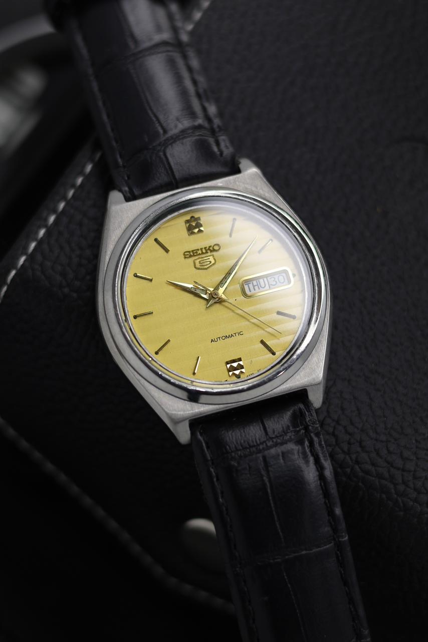 (Super Rare) 1992 Seiko 5 Gold Motif Dial - Automatic Vintage Watch (Pre Owned) - SE568