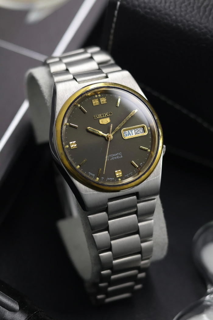 (Super Rare) 1982 Seiko 5 Grey Dial - Automatic Vintage Watch (Pre Owned) - SE822