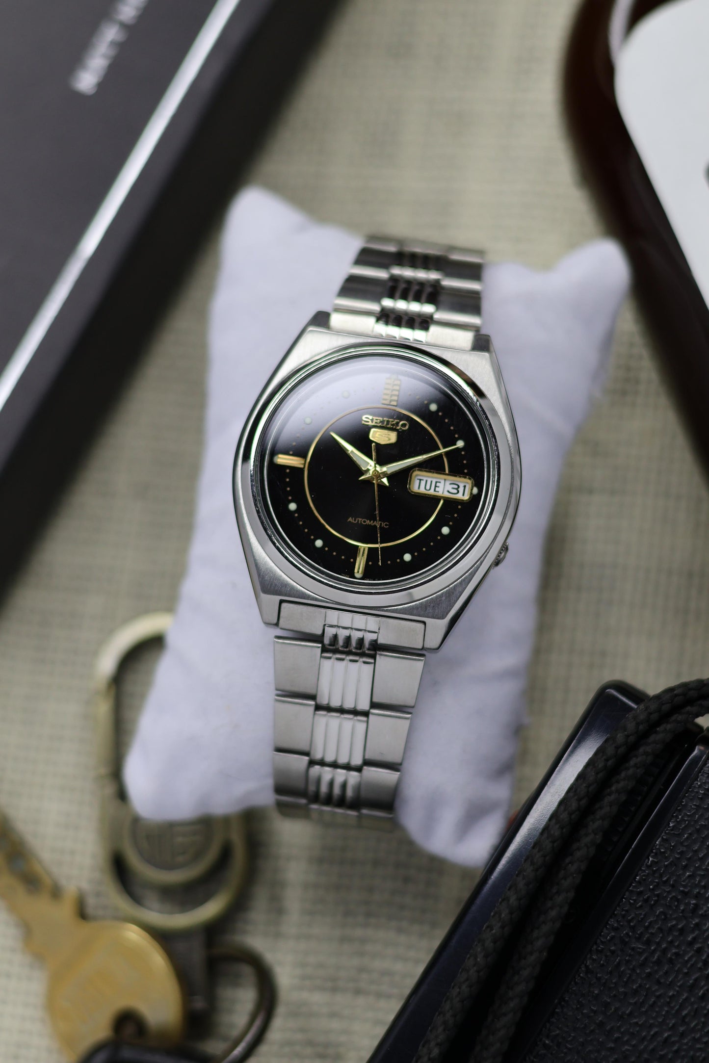 Seiko 5 Black Dial with Glass Back (Pre Owned)