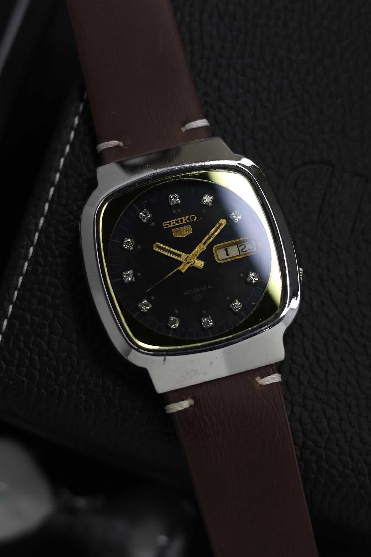 (Super Rare) 1982 Seiko 5 Black TV Dial with Jewelled Indices - Automatic Vintage Watch (Pre Owned) - SE748