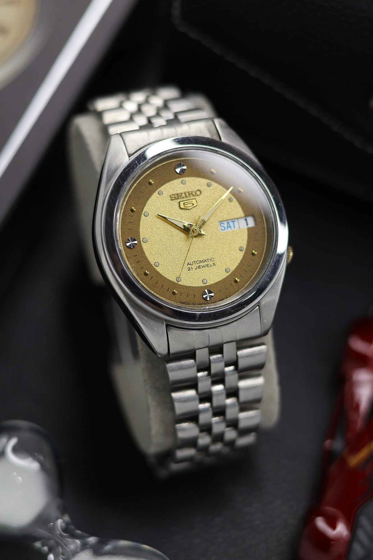 (Super Rare) Seiko 5 Gold Textured Motif Dial with Glass Back - Automatic Vintage Watch (Pre Owned) - SE664