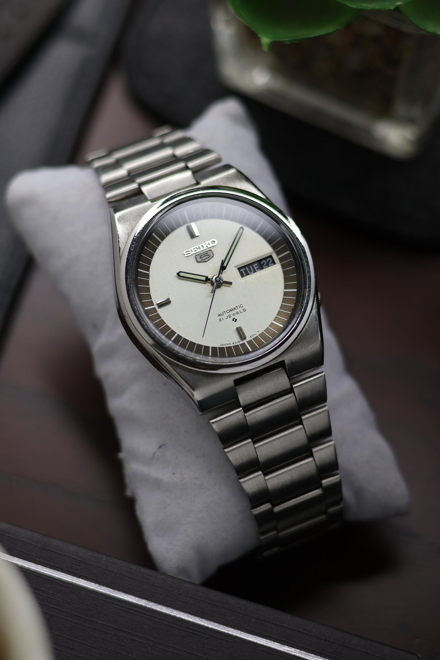 (Super Rare) 1980 Seiko 5 Grey Dial - Automatic Vintage Watch (Pre Owned)