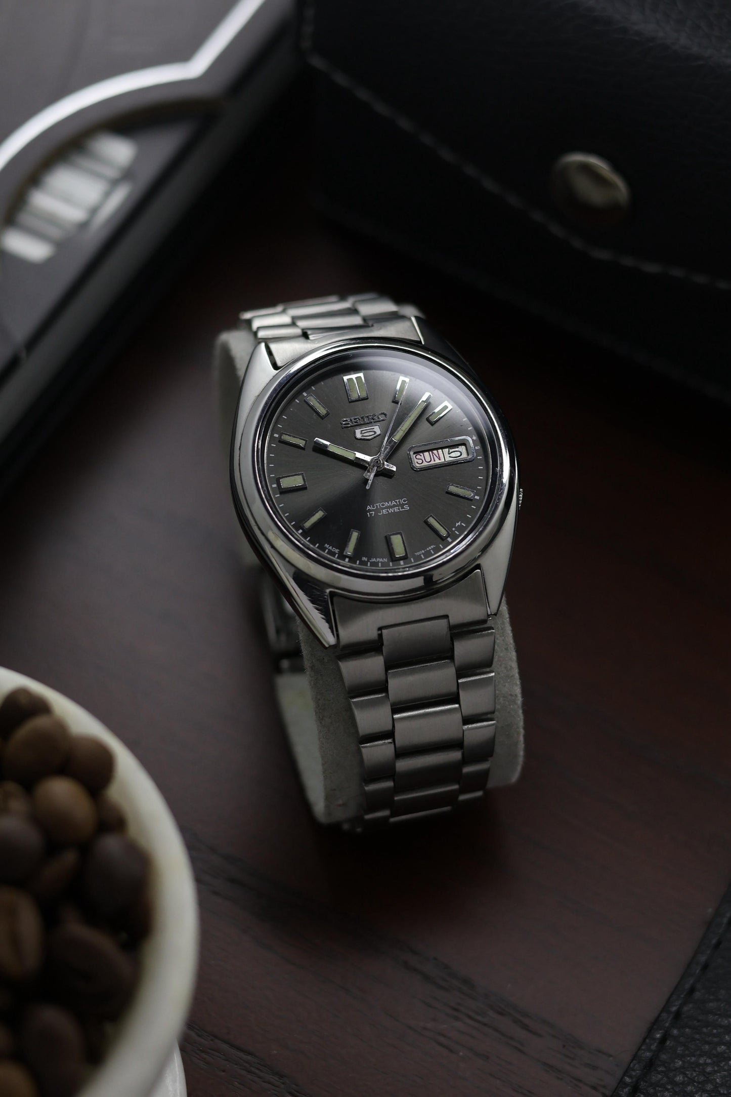 (Super Rare) 1984 Seiko 5 Dark Gray Sunray Dial - Automatic Vintage Watch (Pre Owned) - A256