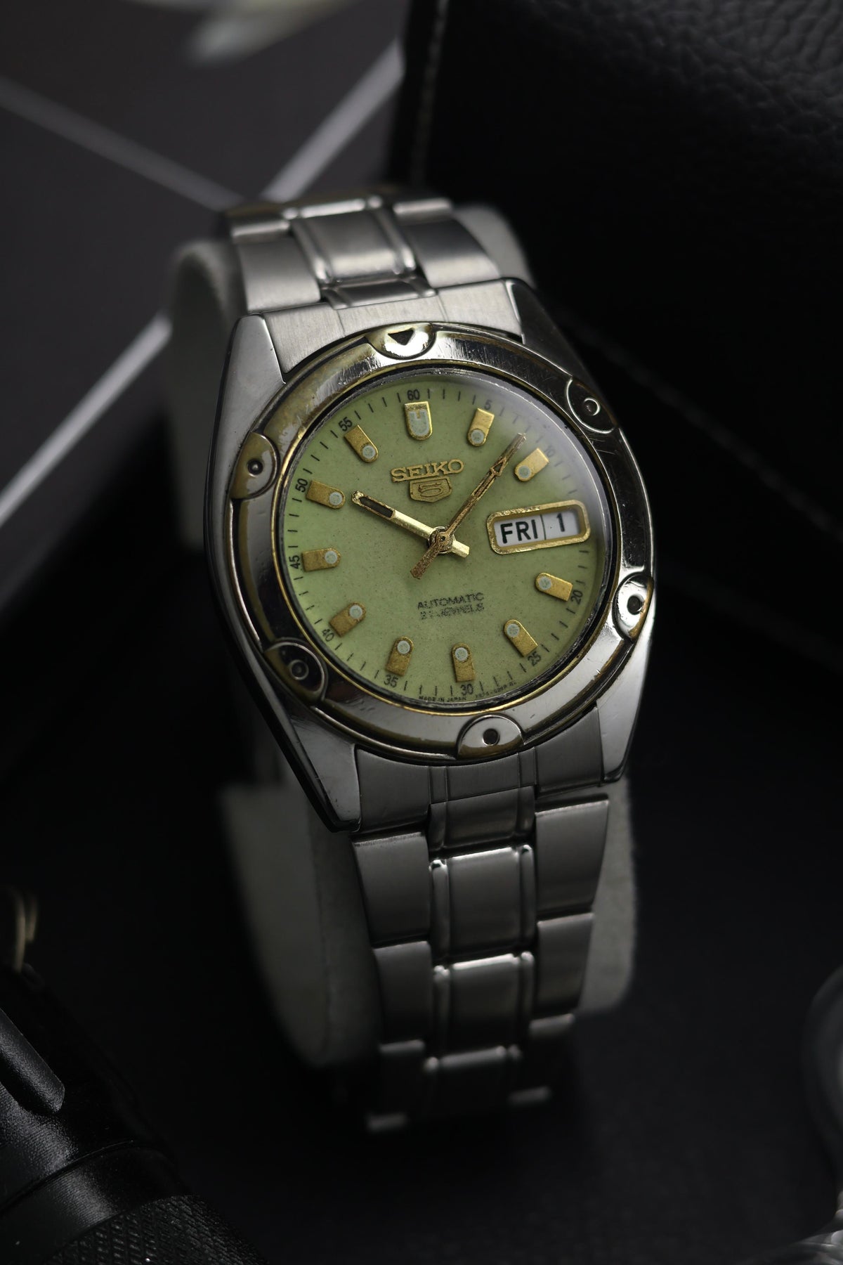 (Super Rare) 1997 Seiko 5 Lume Dial - Automatic Vintage Watch (Pre Owned) - SE814