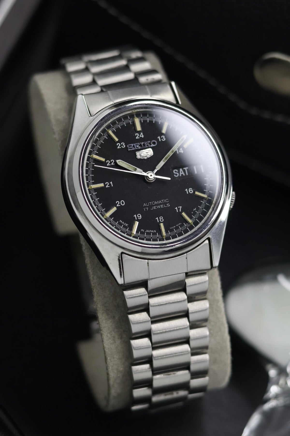 (Super Rare) 1985 Seiko 5 Black Dial - Automatic Vintage Watch (Pre Owned) - SE739