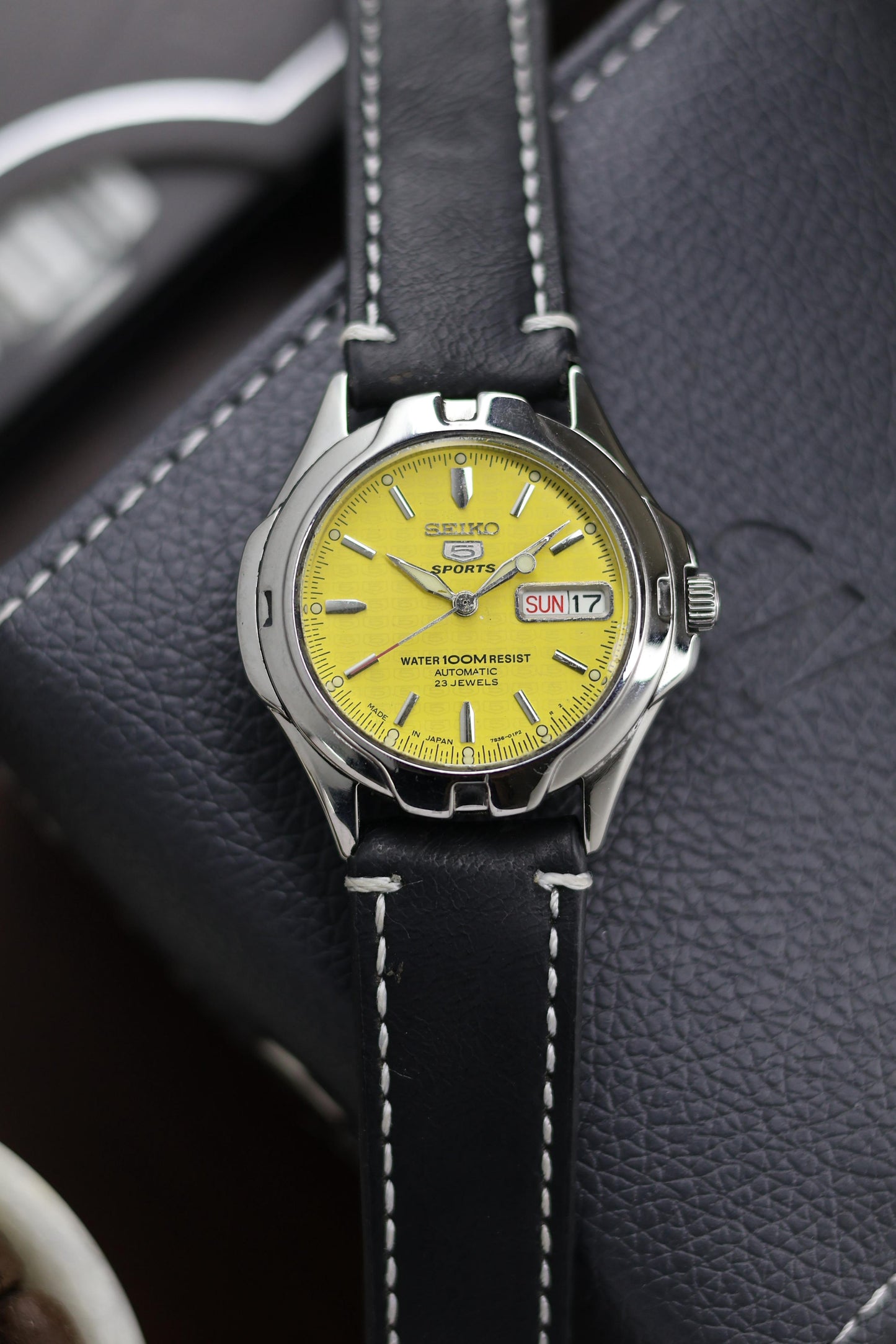 (Super Rare) Seiko 5 Sports Diver 100M Yellow Motif Dial with Glass Back - Automatic Vintage Watch (Pre Owned) - A388