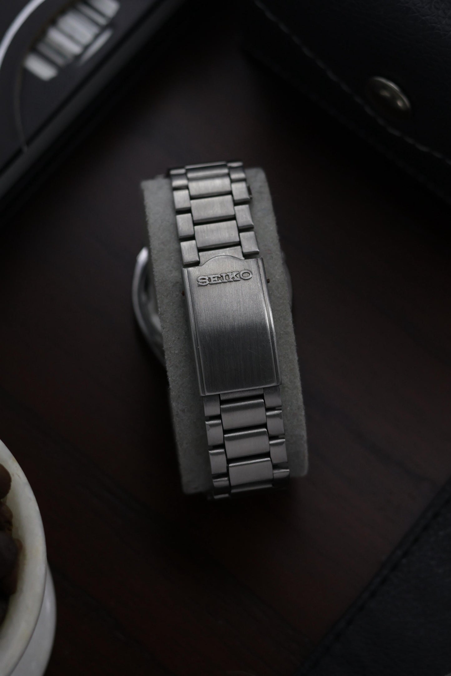 (Super Rare) 1984 Seiko 5 Dark Gray Sunray Dial - Automatic Vintage Watch (Pre Owned) - A256