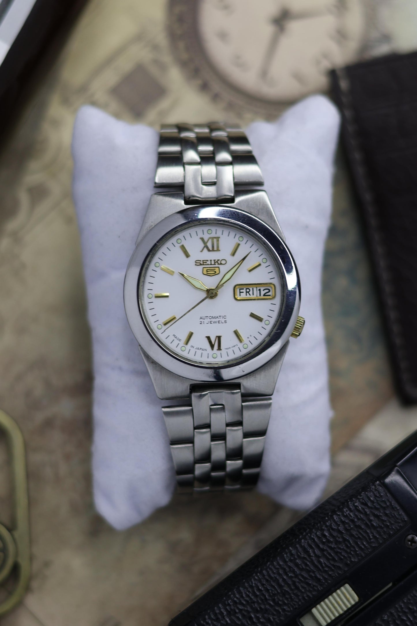 Seiko 5 White Dial with Glass Back (Pre Owned)