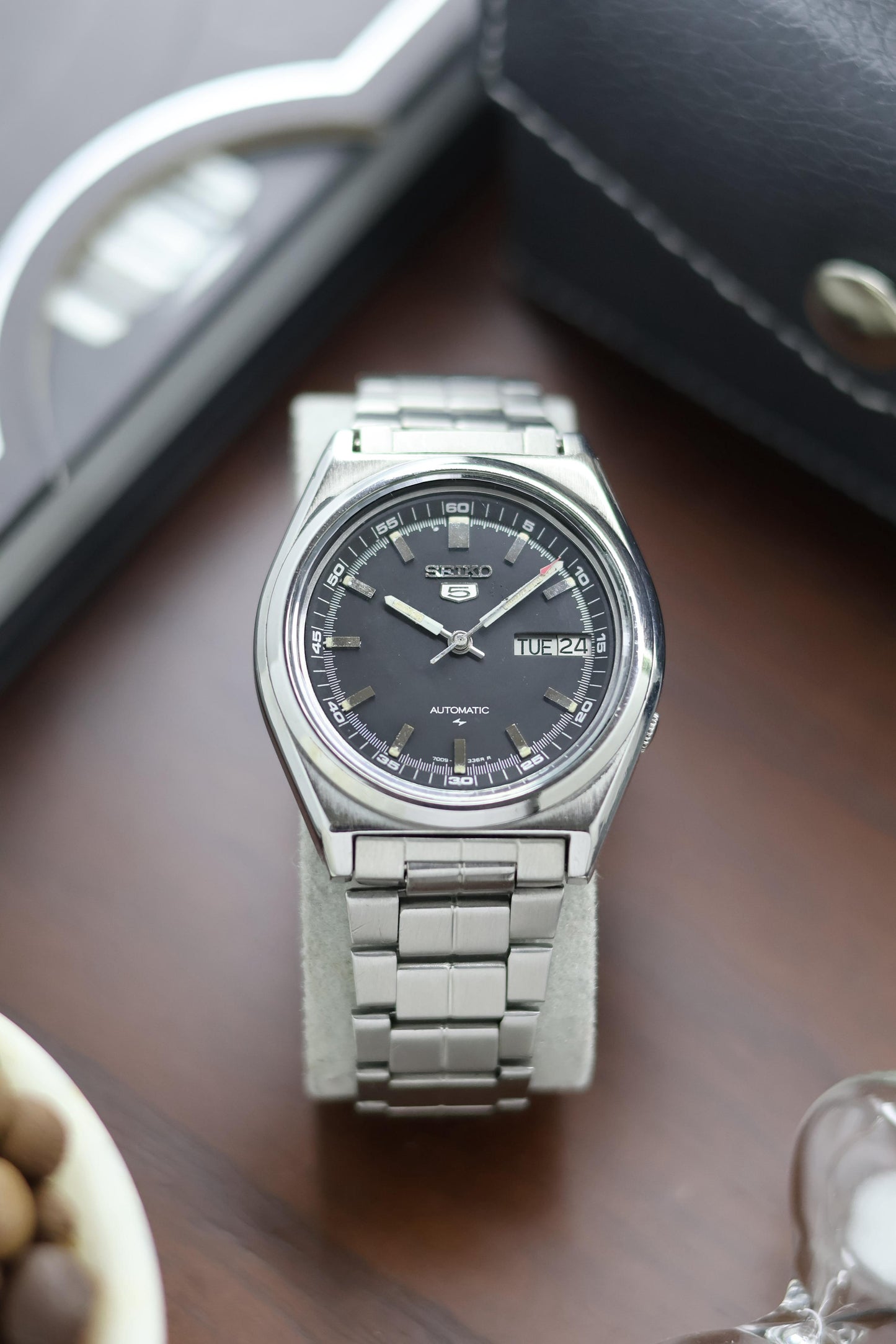 1982 Seiko 5 Black Dial- Automatic Vintage Watch (Pre Owned) - A228