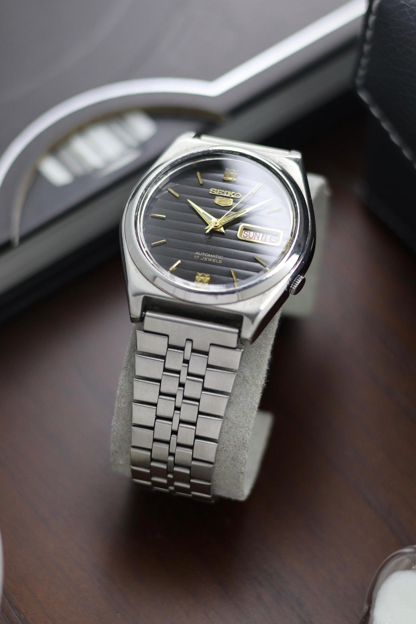 1980 Seiko 5 Black Lined Dial - Automatic Vintage Watch (Pre Owned) - A256