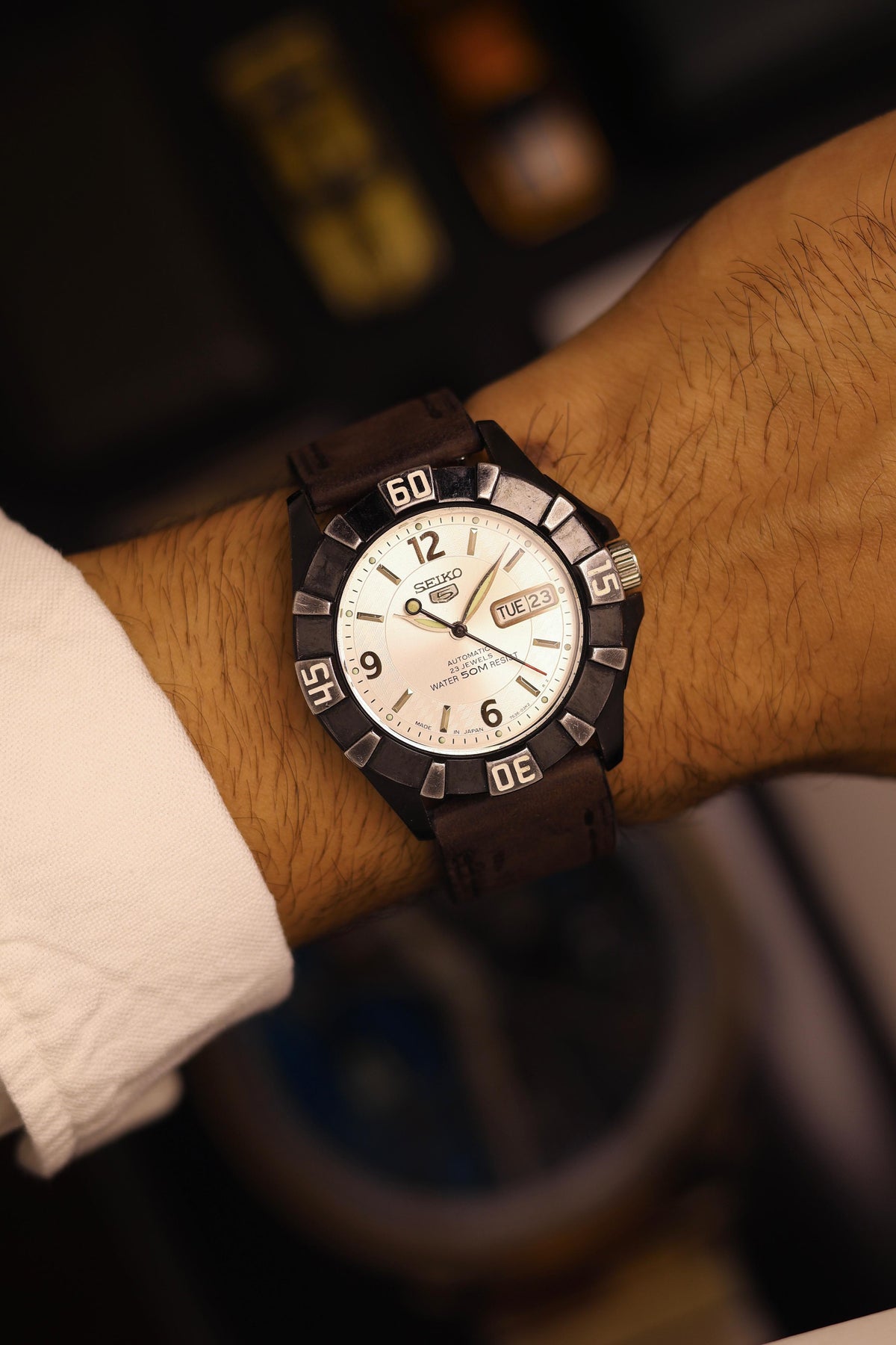(Super Rare) Seiko 5 Sports Diver 100M Silver Sunray Dial with Glass Back and Rotating Bezel - Automatic Vintage Watch (Pre Owned) - SE697