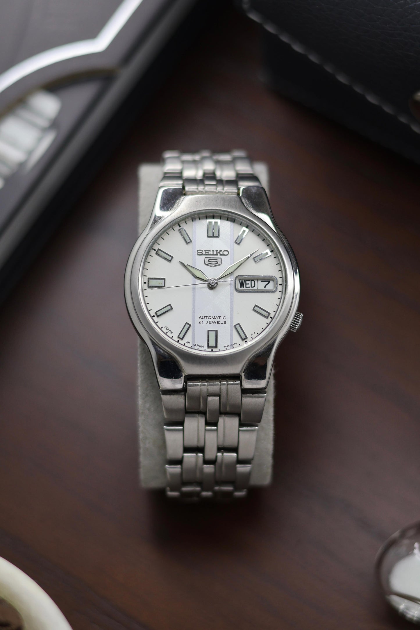 Seiko 5 White Motif Dial with Glass Back - Automatic Vintage Watch (Pre Owned) - A413